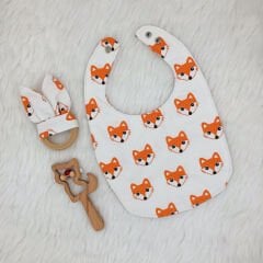 3lü Bebek Hediyelik Takımı (Sıvı Geçirmez Mama Önlüğü,Diş Kaşıyıcı, Çıngırak) Model 2