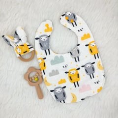 3lü Bebek Hediyelik Takımı (Sıvı Geçirmez Mama Önlüğü,Diş Kaşıyıcı, Çıngırak) Model 7