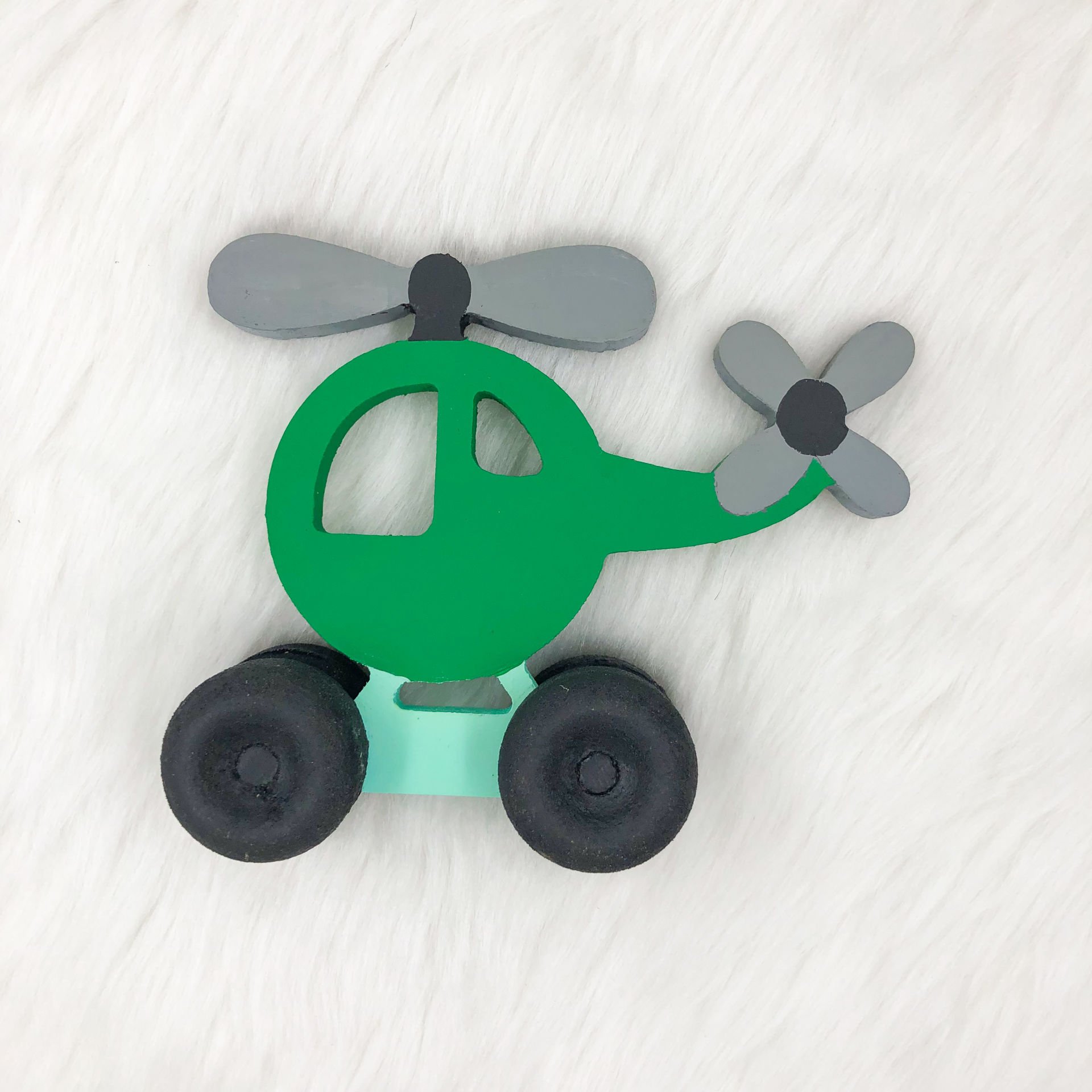 Ahşap El Boyaması Tekerlekli Helikopter Dekoratif Obje