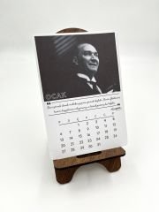 2025 Takvim - Mustafa Kemal Atatürk Fotoğraflı Standlı Masaüstü Takvim- Ahşap Telefon Tutucu