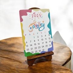 2025 Takvim - İngilizce Renkli Standlı Masaüstü Takvim- Ahşap Telefon Tutucu