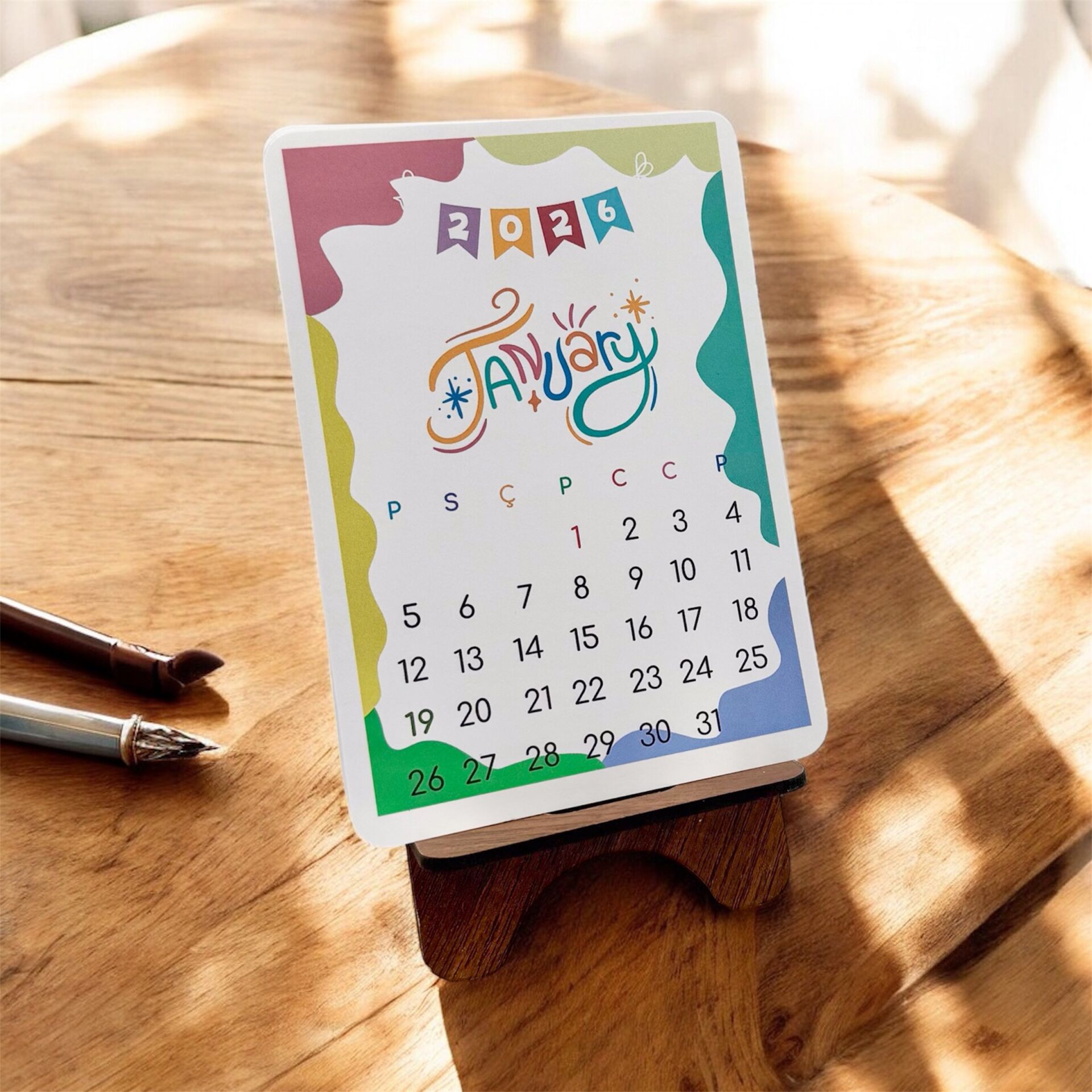 2026 Takvim - İngilizce Renkli Standlı Masaüstü Takvim- Ahşap Telefon Tutucu